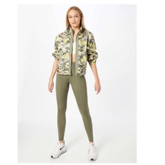 NWT Nike Women's Jackets & Coats Nike Oversized Sportswear - Picture 4 of 13